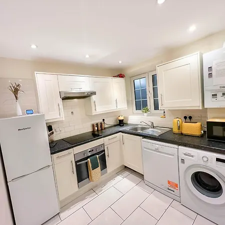 Chic 2-bedroom Flat In Vauxhall Near The Oval London