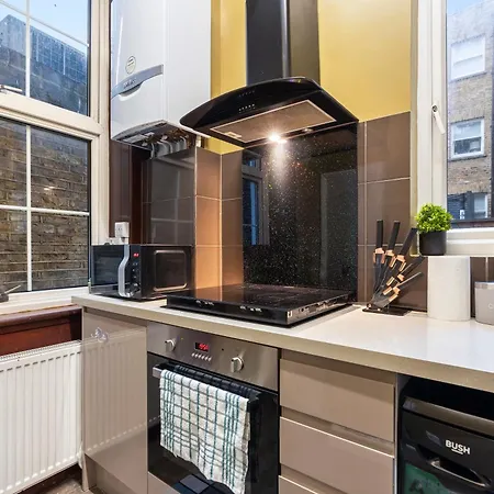 Lovely Nest In Paddington Apartment