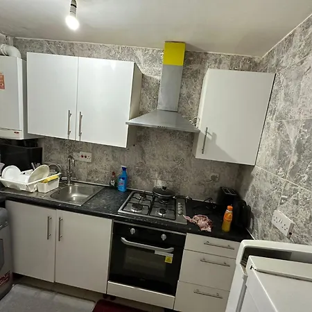 Beautiful Private Double In A Shared 3-bedroom Minutes Walk From Bethnal * London