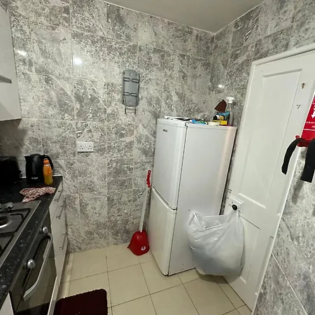 Apartment Beautiful Private Double In A Shared 3-bedroom Minutes Walk From Bethnal London