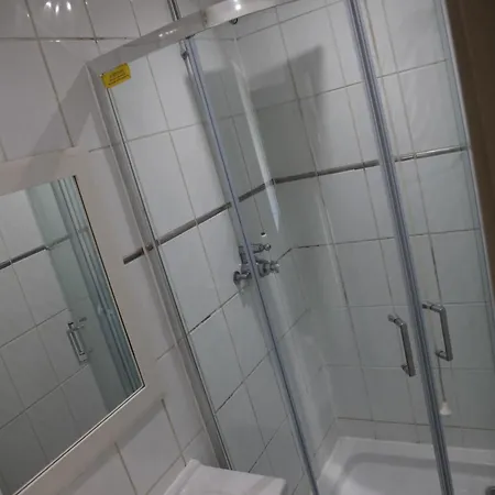 Homely Family Hideaway * London