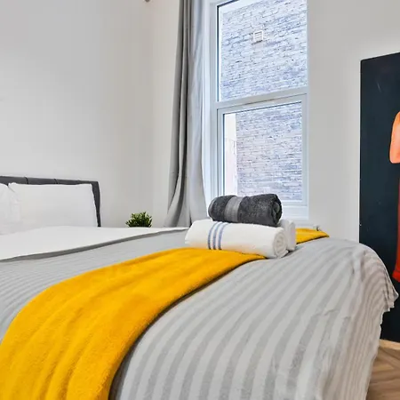 Pool Table High End - 2 Bedroom Flat Apartment