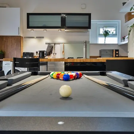 Apartment Pool Table High End - 2 Bedroom Flat *