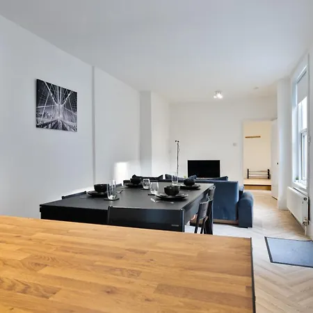 Apartment Pool Table High End - 2 Bedroom Flat