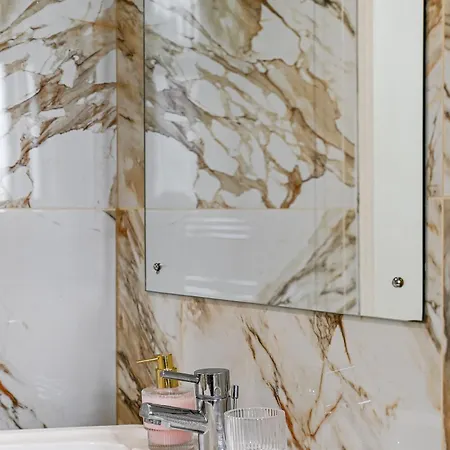 Avari - Princeton Collection