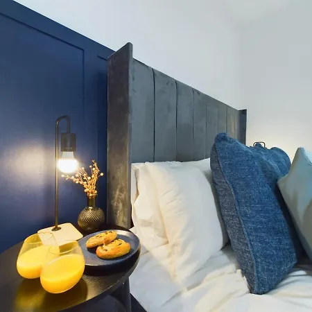 1 Bed West Kensington Apartment London