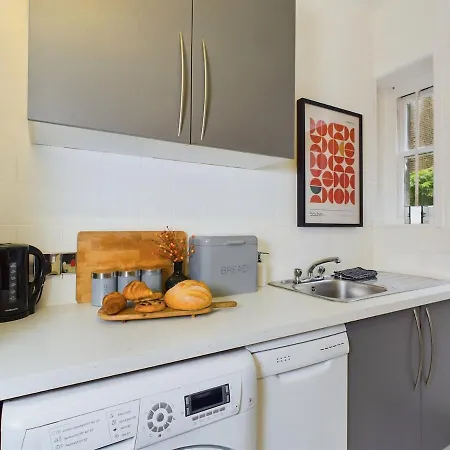1 Bed West Kensington * London