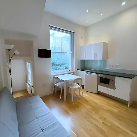 Bright And Airy One Bedroom Condo, Olympia, Kensington