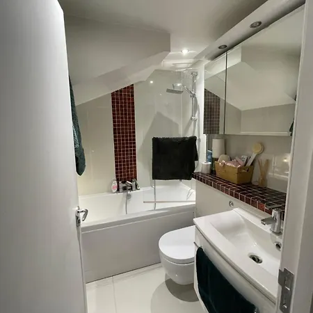 Homestay Living - Cosy In Flat London