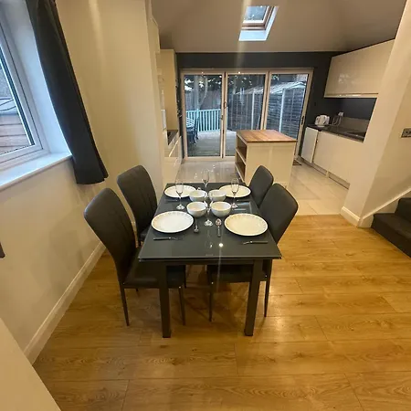 Apartment Exquisite Away From