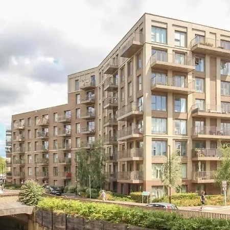 Spacious Modern 1-bedroom In Catford - Excellent Transport Links - Ideal For Long Apartment *