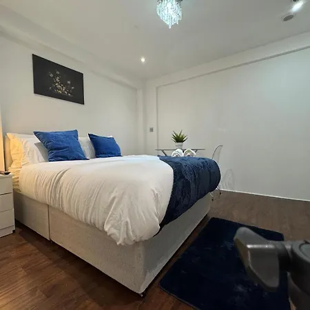 The Riverside Haven Homestay London