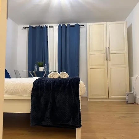 Homestay The Riverside Haven London