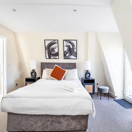 Perfect 3 King Bed Flat Near Islington Apartment