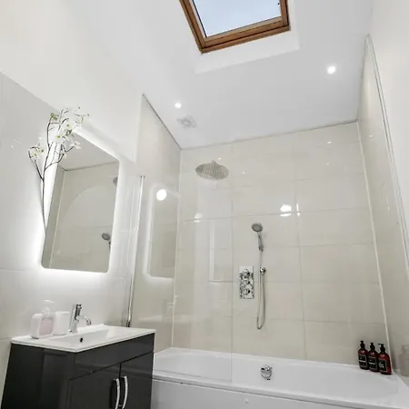 Holiday home Amazing House Stratford
