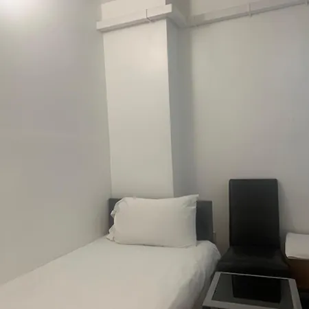 Capsule hotel Simple London