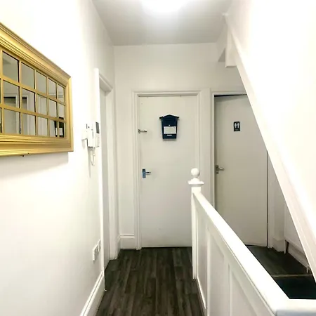 Capsule hotel Simple