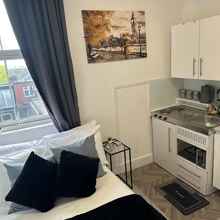 Compact And Bright Flat West 3a