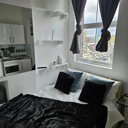 Compact And Bright Flat West 3a Apartment *