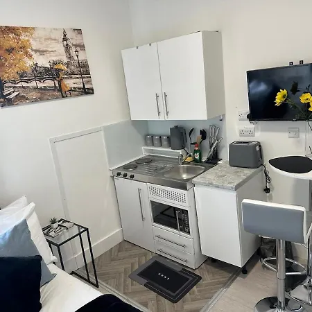 Compact And Bright Flat West 3a Apartment