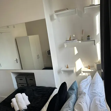 Compact And Bright Flat West 3a London