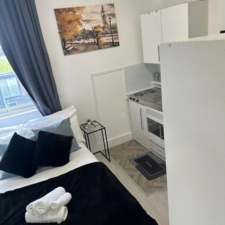 Compact And Bright Flat West 3a
