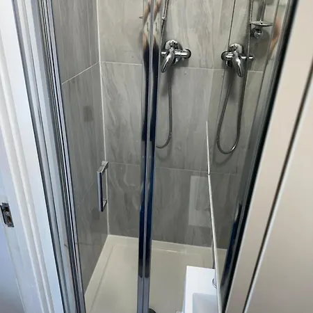 Compact And Bright Flat West 3a London