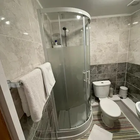 Guest house Accommodation Plus London