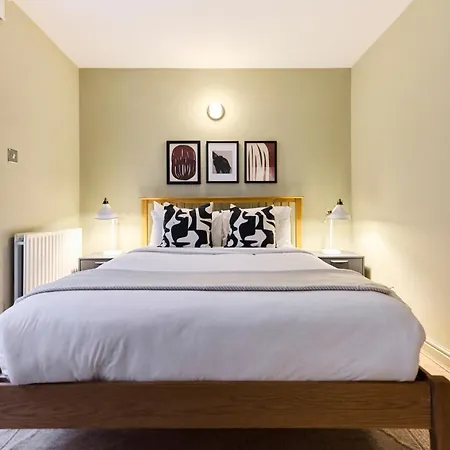 The Wray Crescent Hideout - Stylish 4bdr With Parking Apartamento *