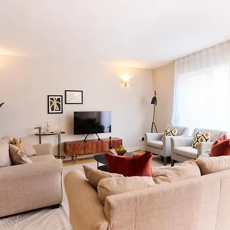 The Wray Crescent Hideout - Stylish 4bdr With Parking Apartamento *