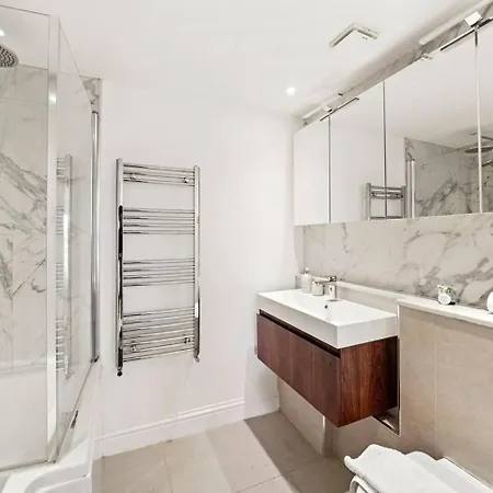 Large 2 Bedroom Canary Wharf With Great Transport Links Apartment *