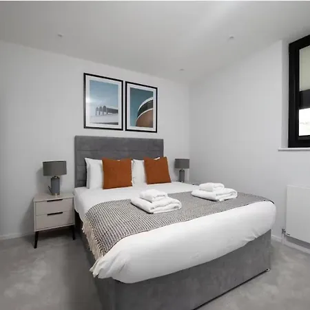 Apartment Large 2 Bedroom Canary Wharf With Great Transport Links