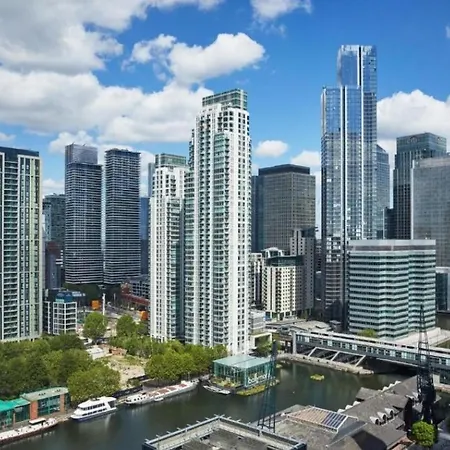 Apartment Large 2 Bedroom Canary Wharf With Great Transport Links