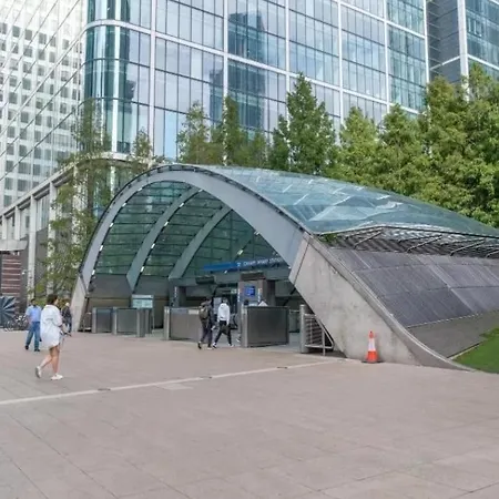 Large 2 Bedroom Canary Wharf With Great Transport Links Apartment