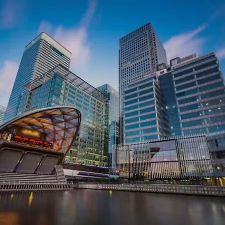 Large 2 Bedroom Canary Wharf With Great Transport Links *