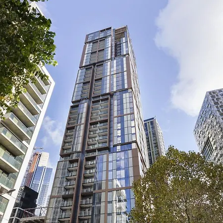 Large 2 Bedroom Canary Wharf With Great Transport Links Apartment *