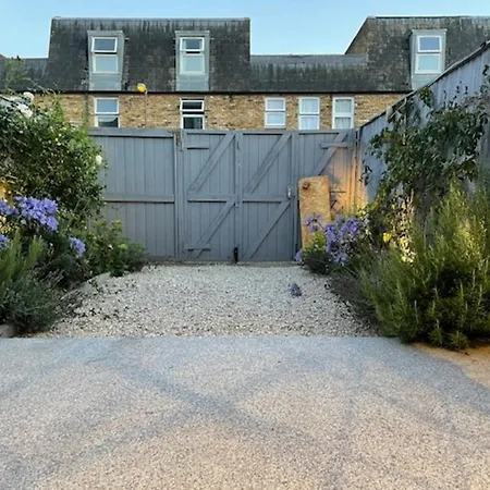 Charming 4bd 6 Mins From Nine Elms Station