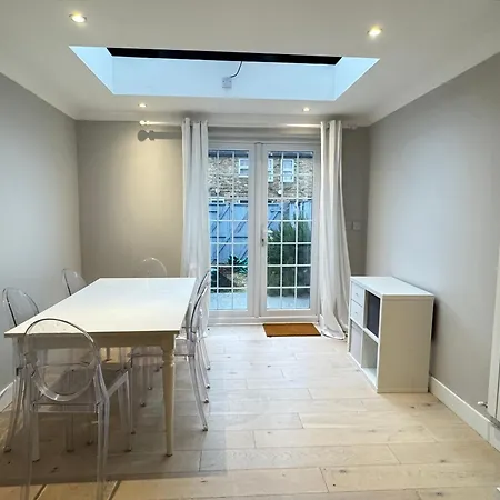 Charming 4bd 6 Mins From Nine Elms Station * London