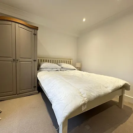 Holiday home Charming 4bd 6 Mins From Nine Elms Station