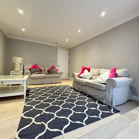 Charming 4bd 6 Mins From Nine Elms Station London