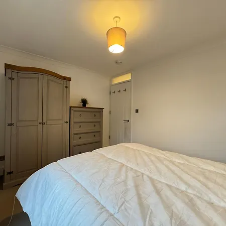 Charming 4bd 6 Mins From Nine Elms Station London