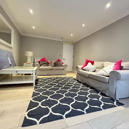 Charming 4bd 6 Mins From Nine Elms Station * London