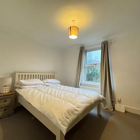 Charming 4bd 6 Mins From Nine Elms Station