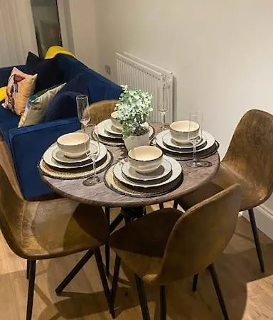 Deluxe In Royal Docks * London