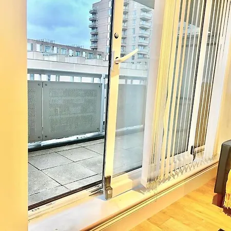 Deluxe In Royal Docks Apartment London