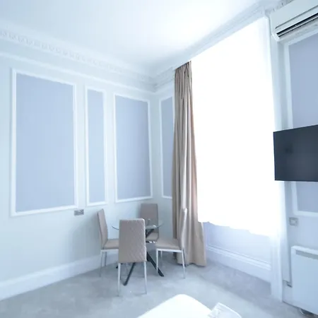 Amber Hotel-suites 3*