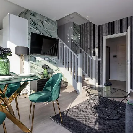 Palm Tree House * Farnborough (Kent)