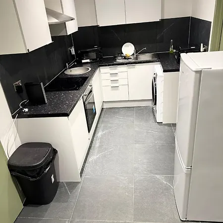 Guest house Letzi Premium Cozy Retreat Private En-suite Rooms, Harrow Pinner