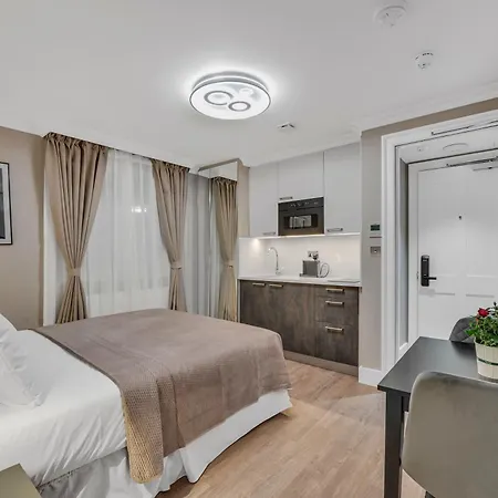 Cleveland Residences Bloomsbury Apartment *