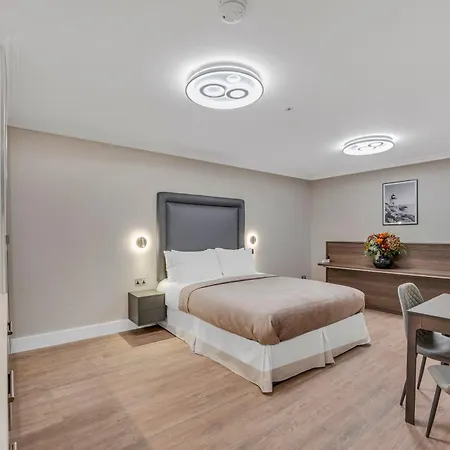 Cleveland Residences Bloomsbury Apartment